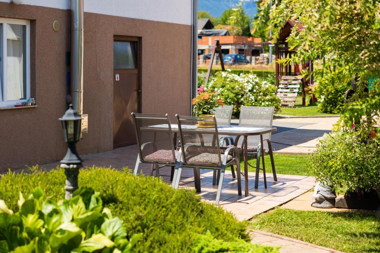 Soba I Apartman Dula Ogulin Extérieur photo